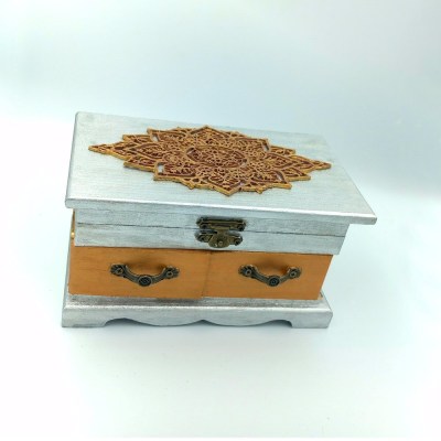 Wooden jewelry box